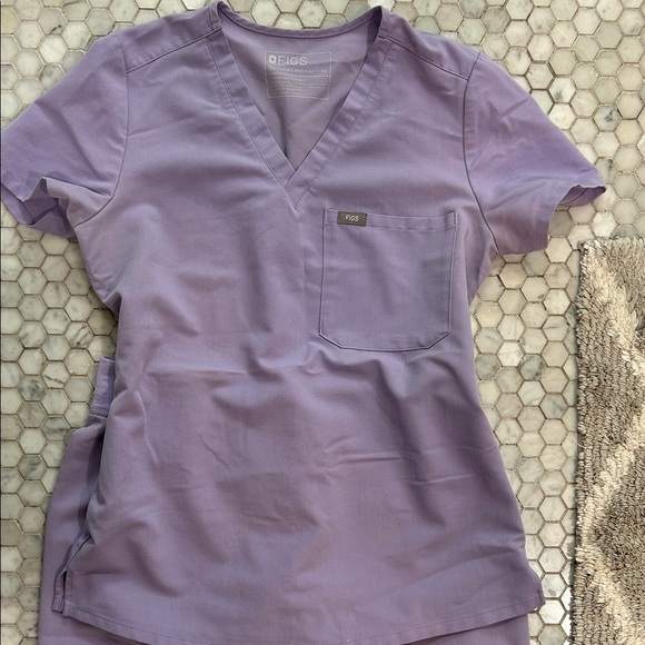 Figs Lavender Women's Scrubs - Picture 6 of 7
